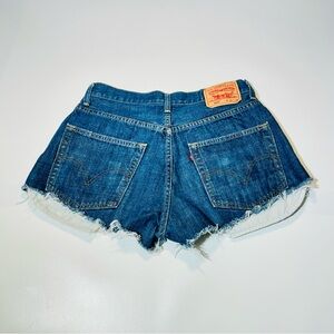 Levi’s jean shorts 569 Boyfriend cutoff jean shorts 100% cotton women Size 32